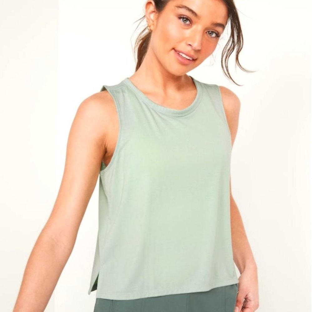 UltraLite All-Day Performance Crop Tank Top for Women Old Navy Green Size M